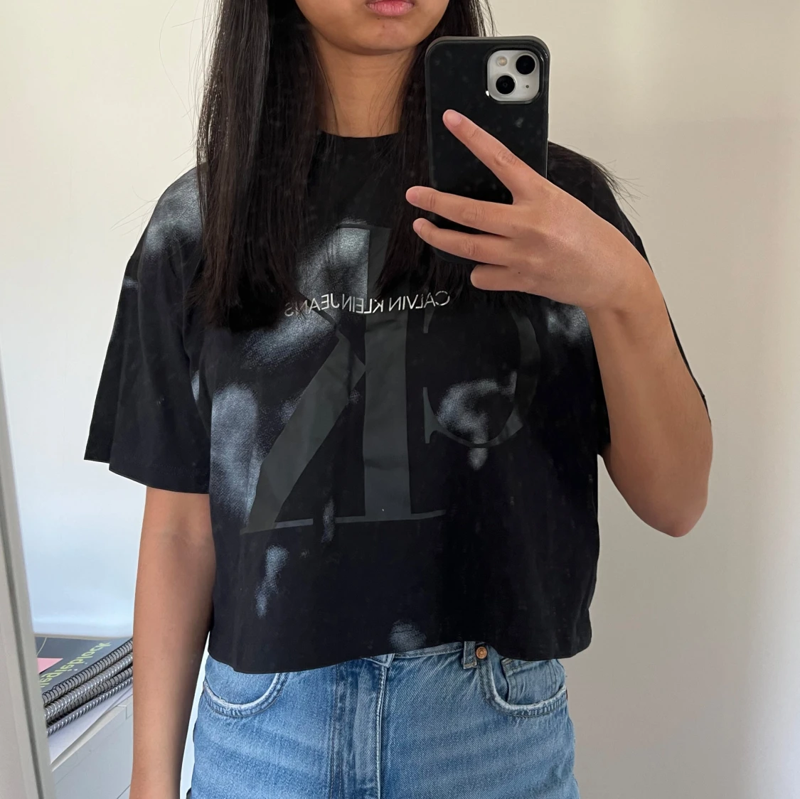 Svart croppad t-shirt från Calvin Klein Jeans