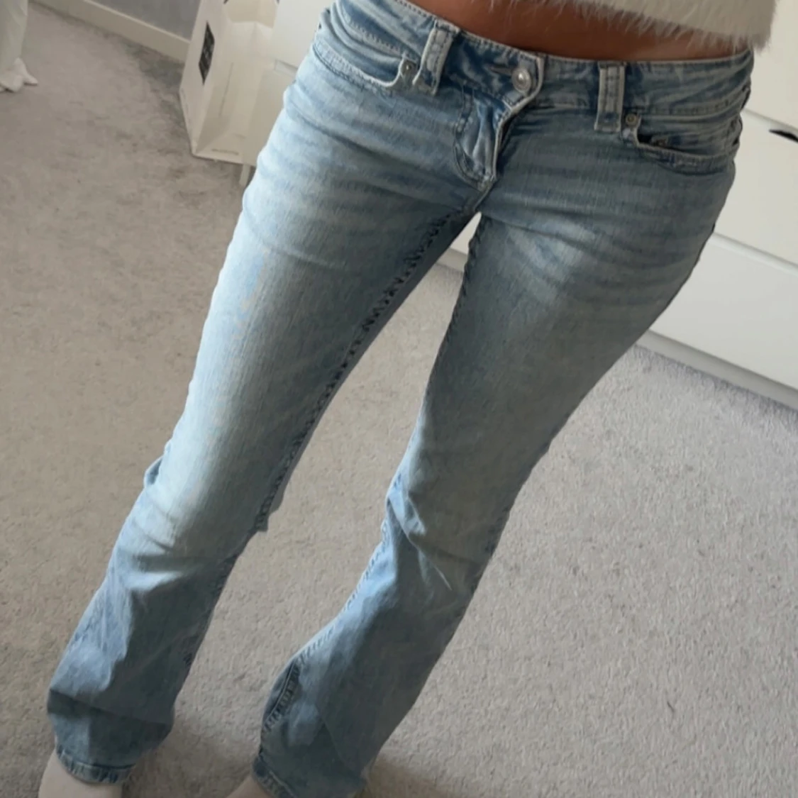 Ljusblå bootcut jeans