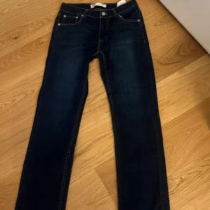 Levis jeans - Säljer ett par Levis jeans 511 storlek 16a/176 i färgen marinblå 