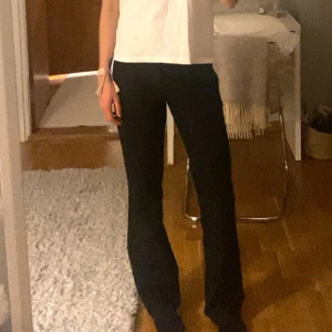 Svarta kostymbyxor låg midja - Kontakta ifall ni vill ha bättre bilder👍🏻