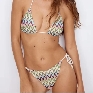 H&M South Beach Bikini  - Säljer denna helt slutsålda bikini från H&M South Beach 💛 Helt ny med alla lappar kvar! Så fin! 🍃 Först till kvarn, kan posta imorgon! 