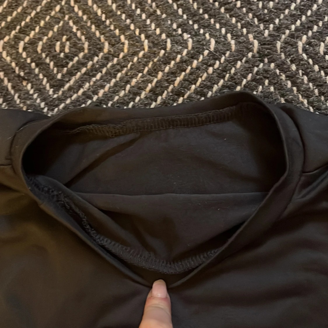 Svart t-shirt i syntetmaterial - 1