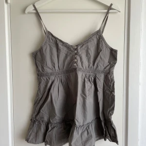 sommar topp - Supersöt mörkgrå linnetopp perfekt till sommaren💕😊