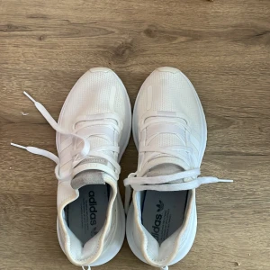 Adidas skor - Brukar ej använda.