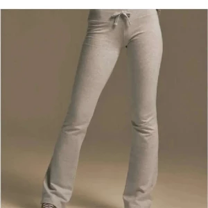 Grå mjukisbyxor med snörning - Säljer de populära mjukisbyxorna från Nelly. Använd gärna köp nu!🌸🌸