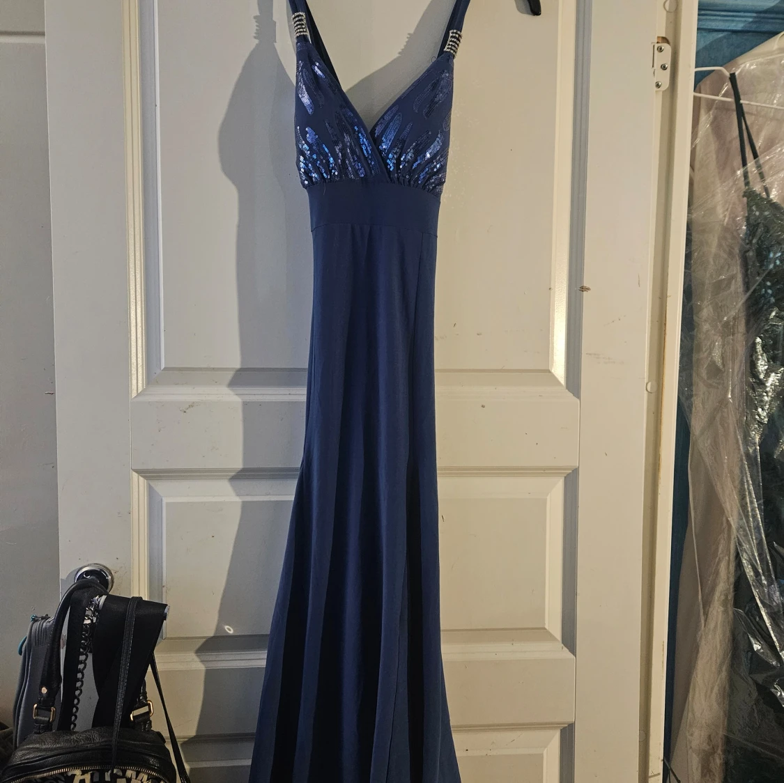 Mörkblå långklänning med paljetter - 2