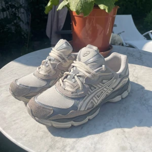 Asics Gel Nyc - Skick 10/10 minimalt använda. Storlek 43,5. Kan gå ner i pris vid snabb affär. 