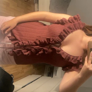 Fest topp Zara  - Snugg fest topp från Zara som aldrig är använd!! Kom privat vid fler frågor eller bilder💓💓 !! Priset diskuteras vid snabb affär!!