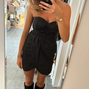 Klänning  - Så fin bandeau klänning!! 