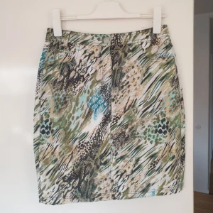 jeanskjol - ny utan prislapp 