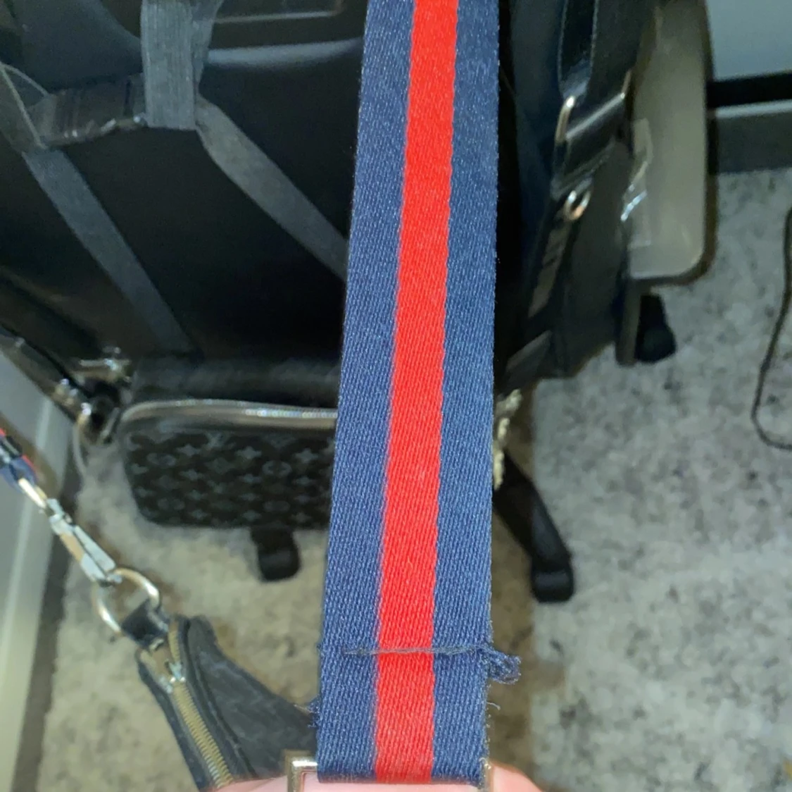 Grå axelväska med mönster - 90