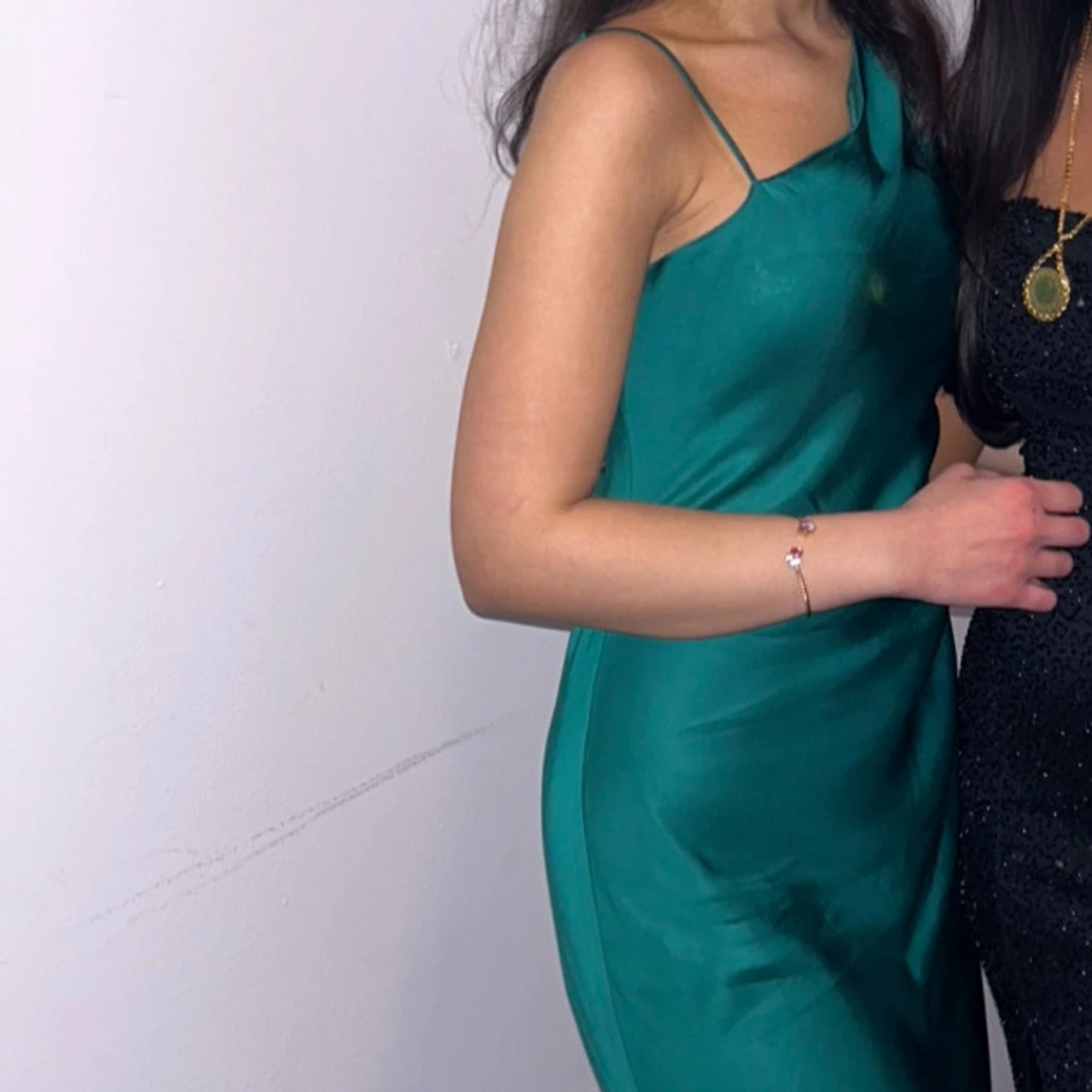 Grön långklänning i satin - 2