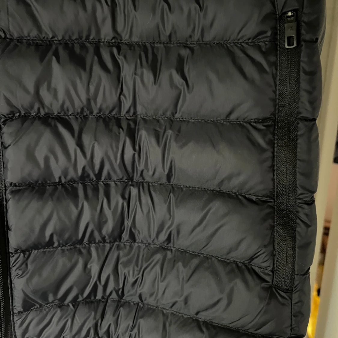 Svart dunväst från Everest - 2