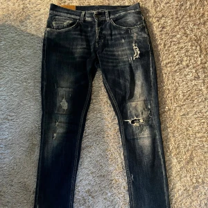 Dondup jeans - Säljer ett par dondup jeans, bra skick osv, riktigt stiliga