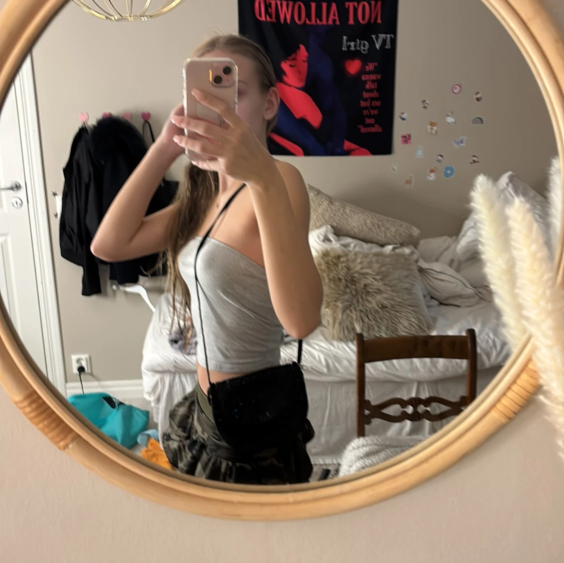 Svart axelväska med paljetter - 1