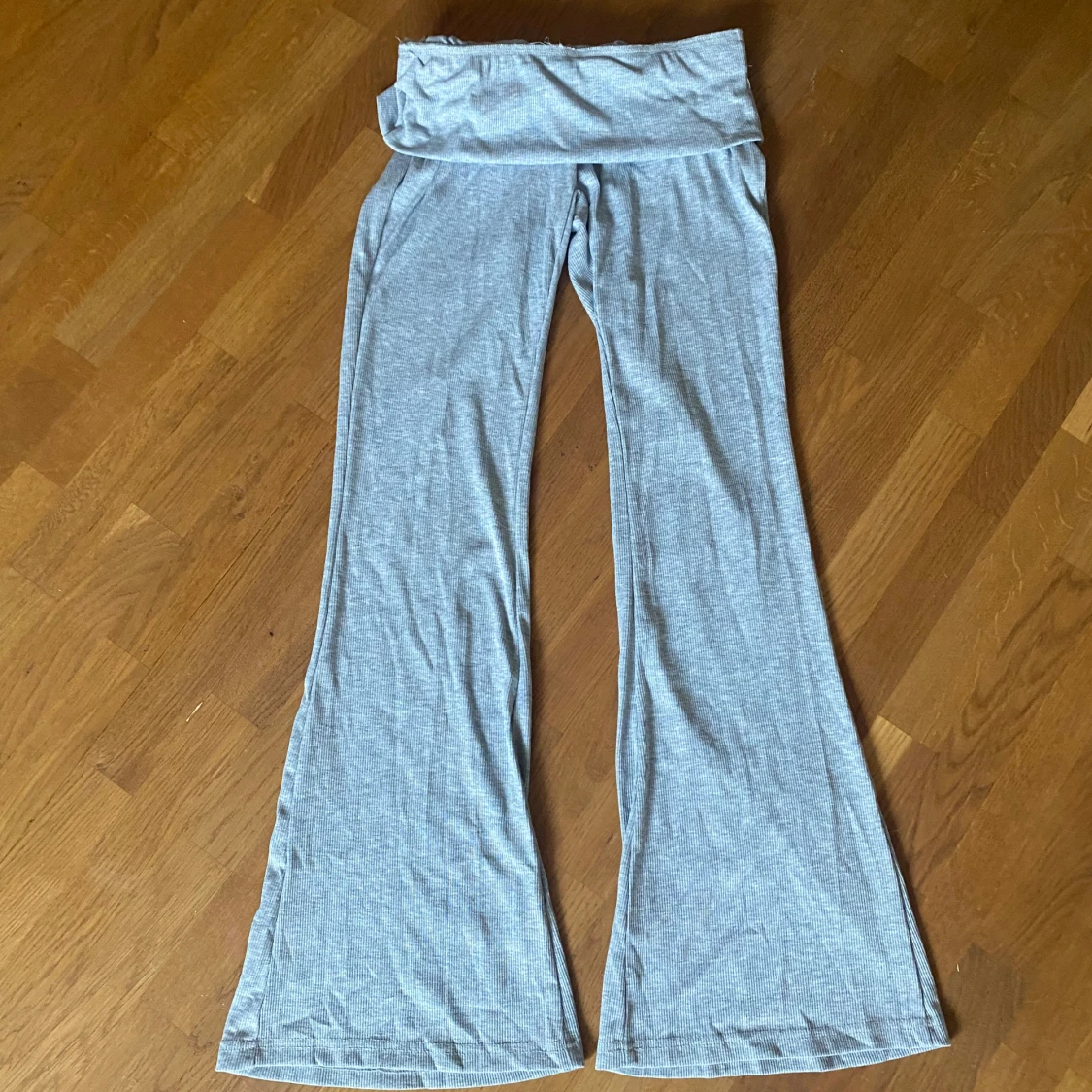 Grå ribbade yogapants - 1