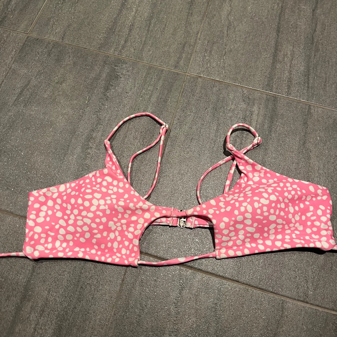 Rosa bikiniöverdel med vita prickar - 1