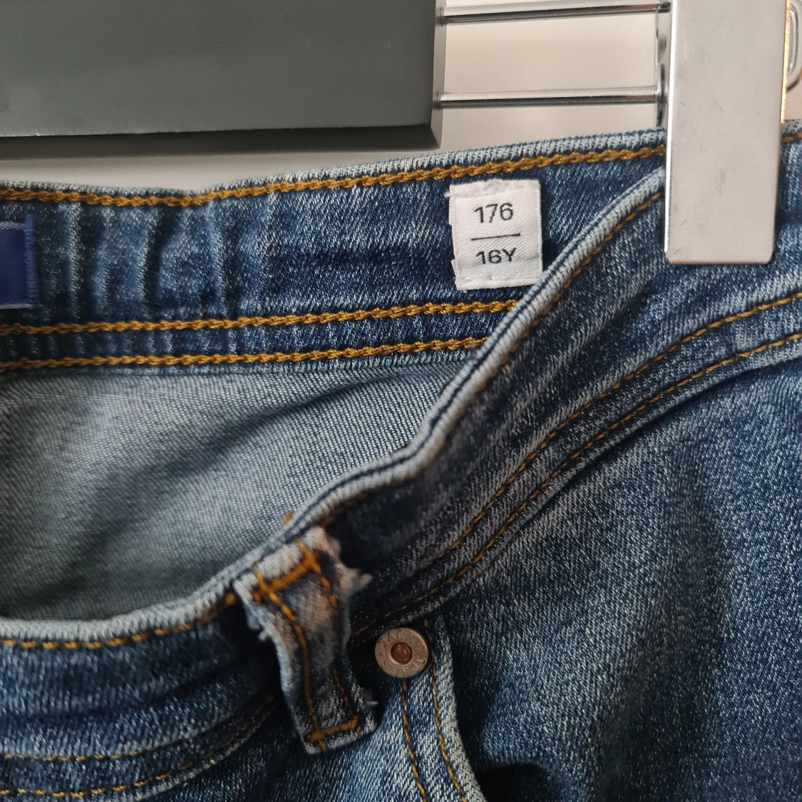 Blå jeansbyxor i rak modell 176/16Y - 1