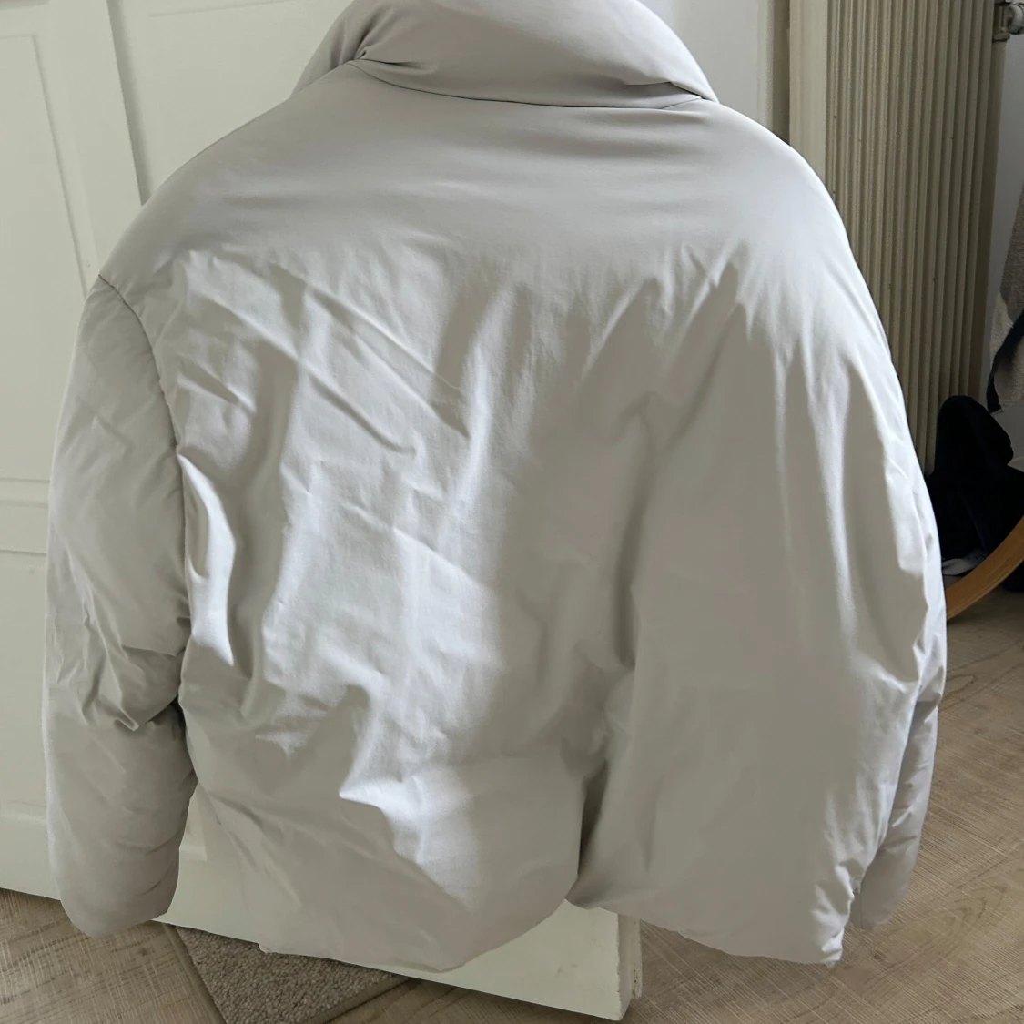 Ljusgrå pufferjacka från Zara Origins - 1