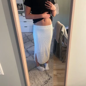 Stickad lång kjol - Super fin stickad lång kjol, endast använd fåtal gånger