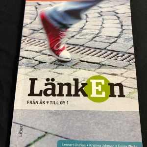 LänkEn: Från åk 9 till Gy 1 - Perfekt för dig som vill stärka dina mattekunskaper inför gymnasiet! Boken täcker taluppfattning, algebra, geometri, statistik, samband och problemlösning. Fylld med övningar, strategier och tips för att klara nationella prov och få koll på grunderna.