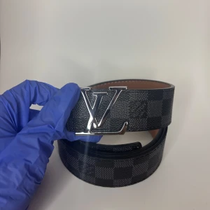 Grå rutigt bälte - Helt ny Box ingår 