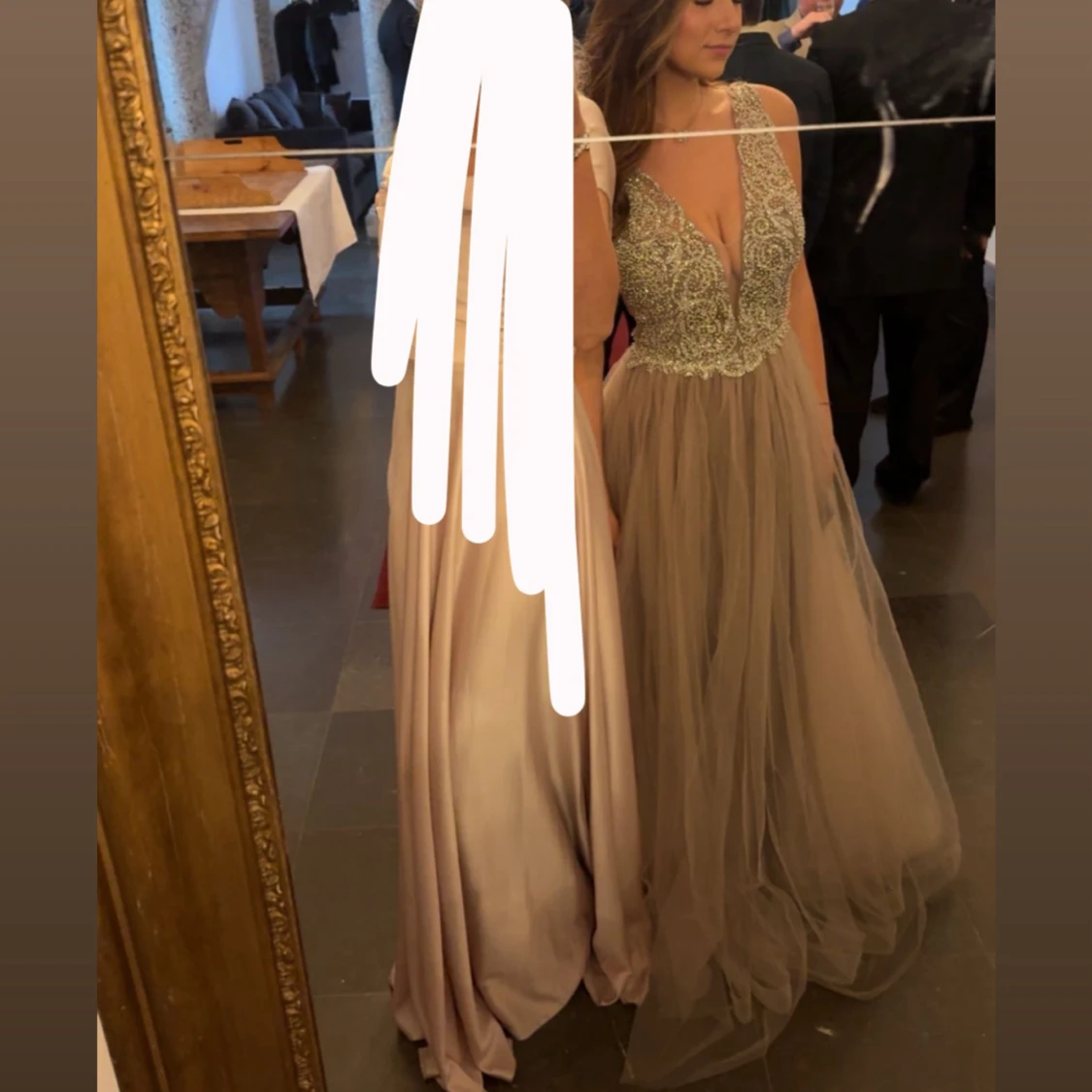 Lång ljusbeige bal- och festklänning - 2