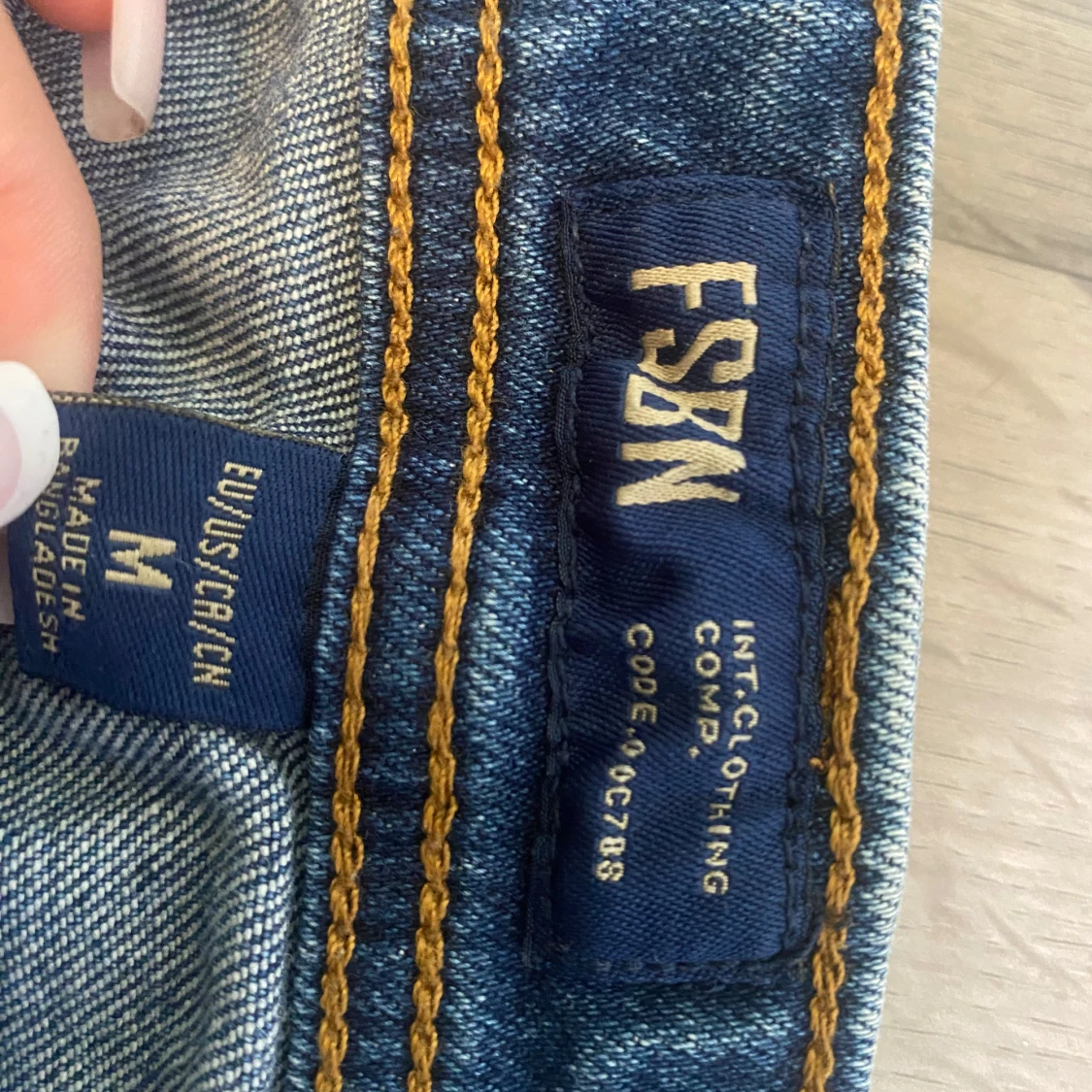 Blå slitna jeansshorts från FSBN - 2