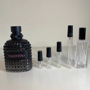 Valentino Born in Roma - En elegant parfym från valentino, som är perfekt nu inför sommaren! 😁1ml: 23kr 2ml: 39kr 3ml: 55kr 5ml: 75kr 10ml: 135kr 30ml: 399kr