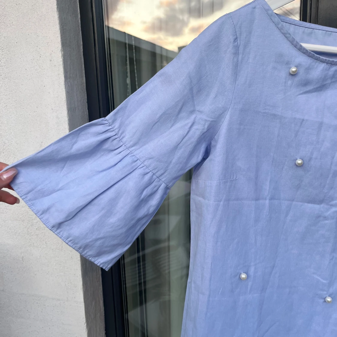 Ljusblå blus med pärlor från Orsay - 1