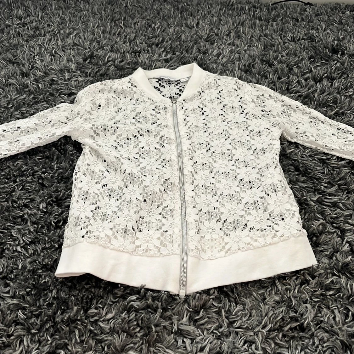 Vit spets bomberjacka från Mywear Young