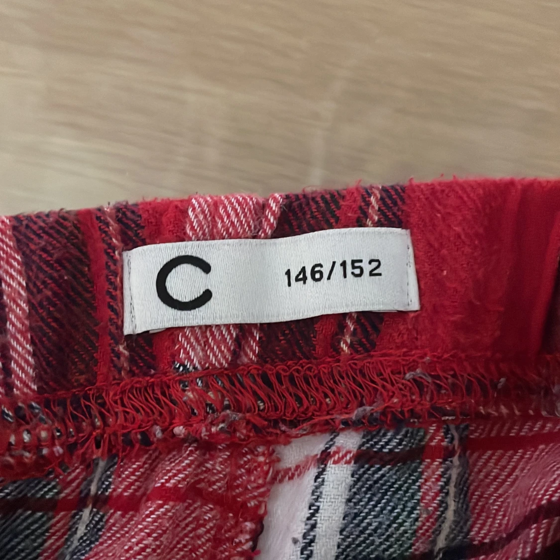 Rödrutiga mjukisbyxor med snörning - 2