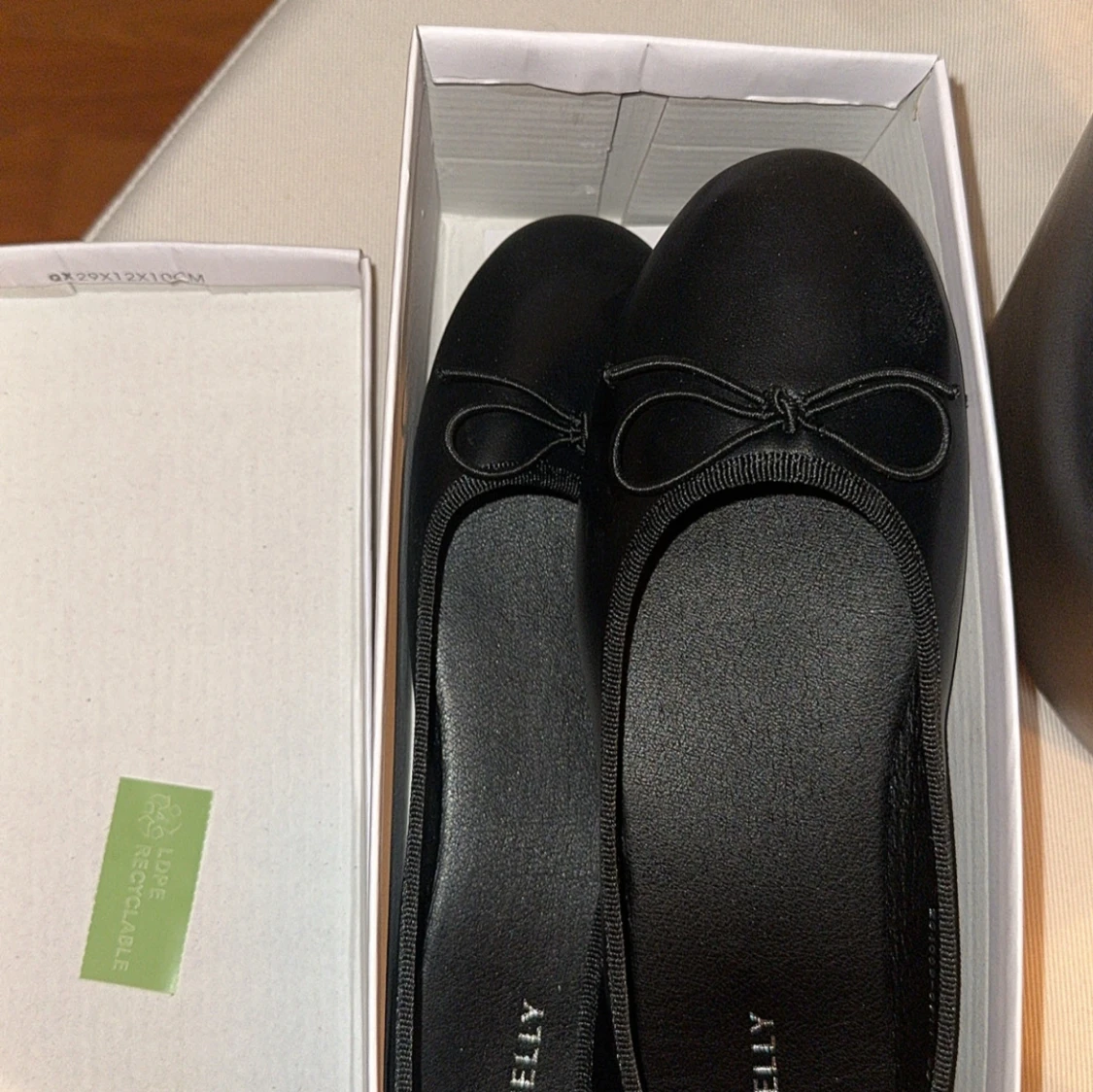 Svarta ballerinaskor med rosett