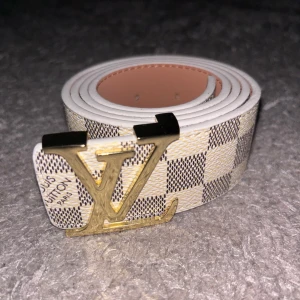 Lv bälte - Helt ny, Nål för extra hål ingår