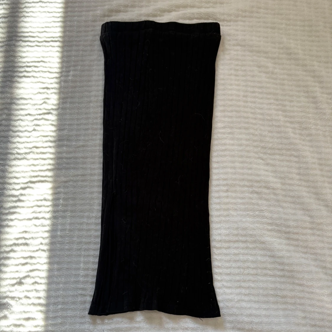 Ribbad knälång kjol - 1