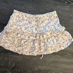 Lågmidjad kjol - Jätte söt Lågmidjad kjol ifrån Gina💕