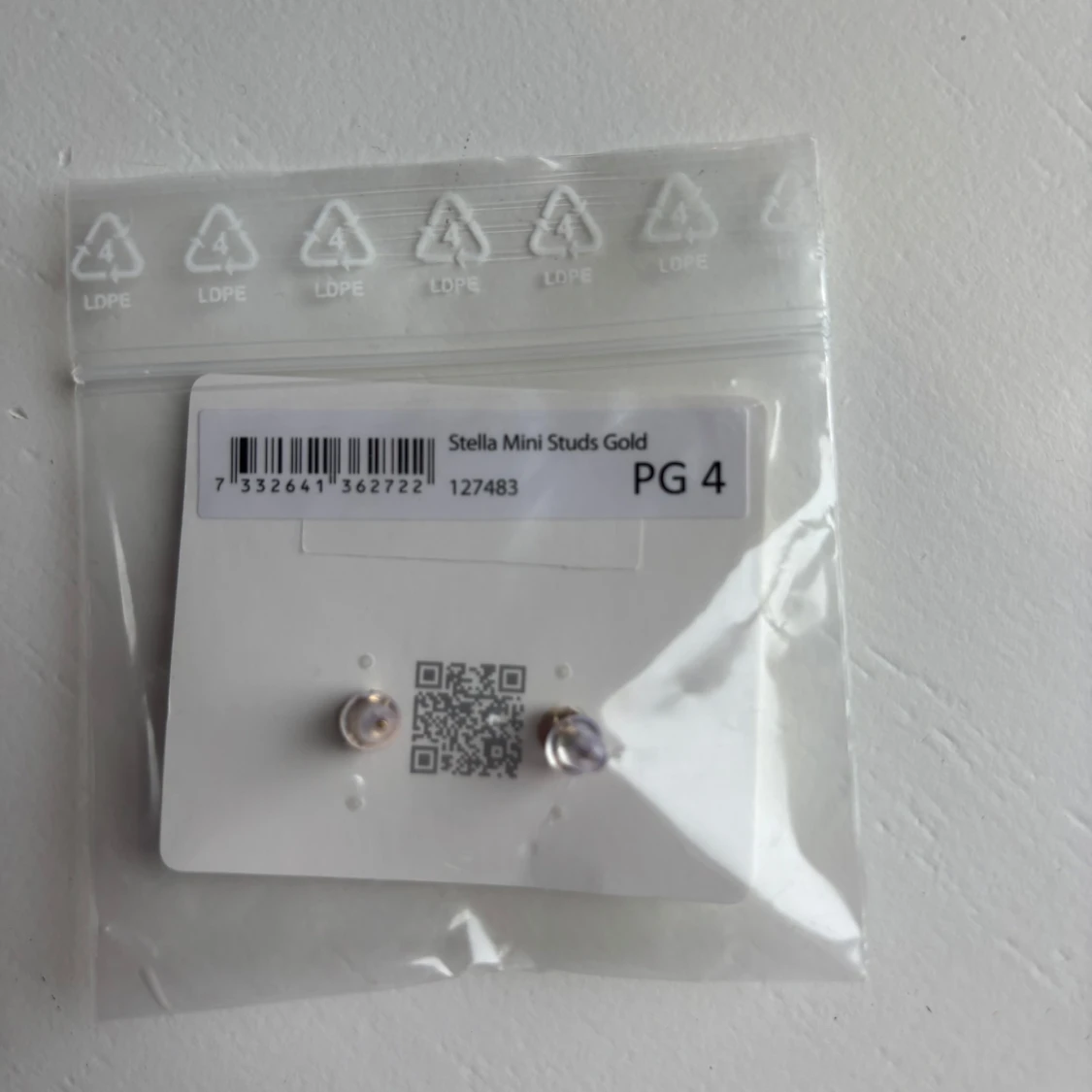 HELT NYA Stella Mini Studs Gold örhängen från Edblad - 2