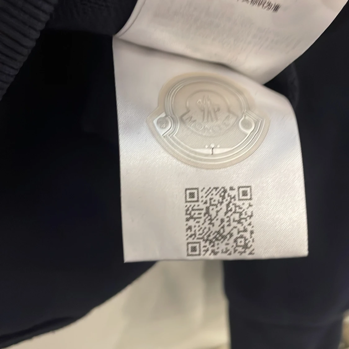 Mörkblå hoodie från Moncler - 3