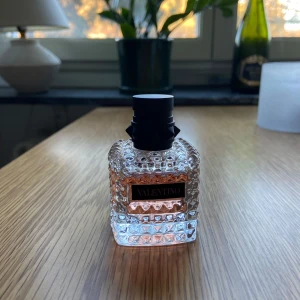 Valentino parfym - Parfym från valentino. Sparsamt använd. 30 ml 
