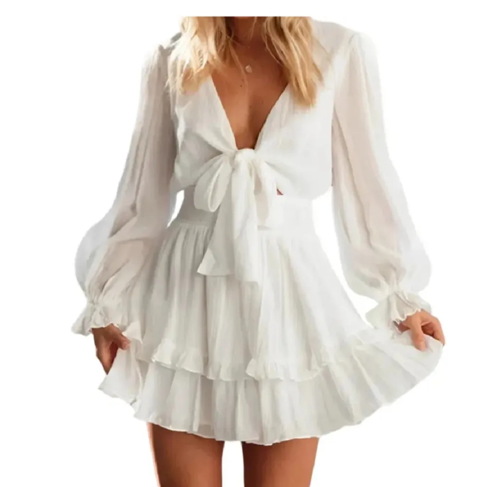 Helt ny studentklänning från Dressy. Köpt här på plick🥰Säljer den då jag tycker att den inte passar mig. Mekot.