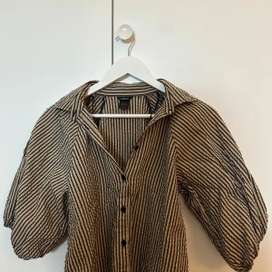 Randig blus från Lindex - Knappt använd, storlek xs💗