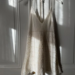 Zara klänning - Superfin virkad klänning från Zara.