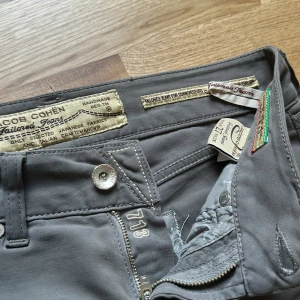 Jacob Cohën ( Jeans, helt nya  ) - Jacob Cohen jeans, condition: 10/10 brand new, retail price: Ca 4000kr,lägg bud eller köp direkt, skriv till mig ifall du har frågor osv, MVH// Gotelaborgresell 