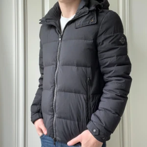 J.lindberg jacka - J.lindberg jacka || Skick 8/10 || Väldigt skön || modellen är 180 72 kg || Rekommenderar för dom som är lika långa || Kom med frågor 