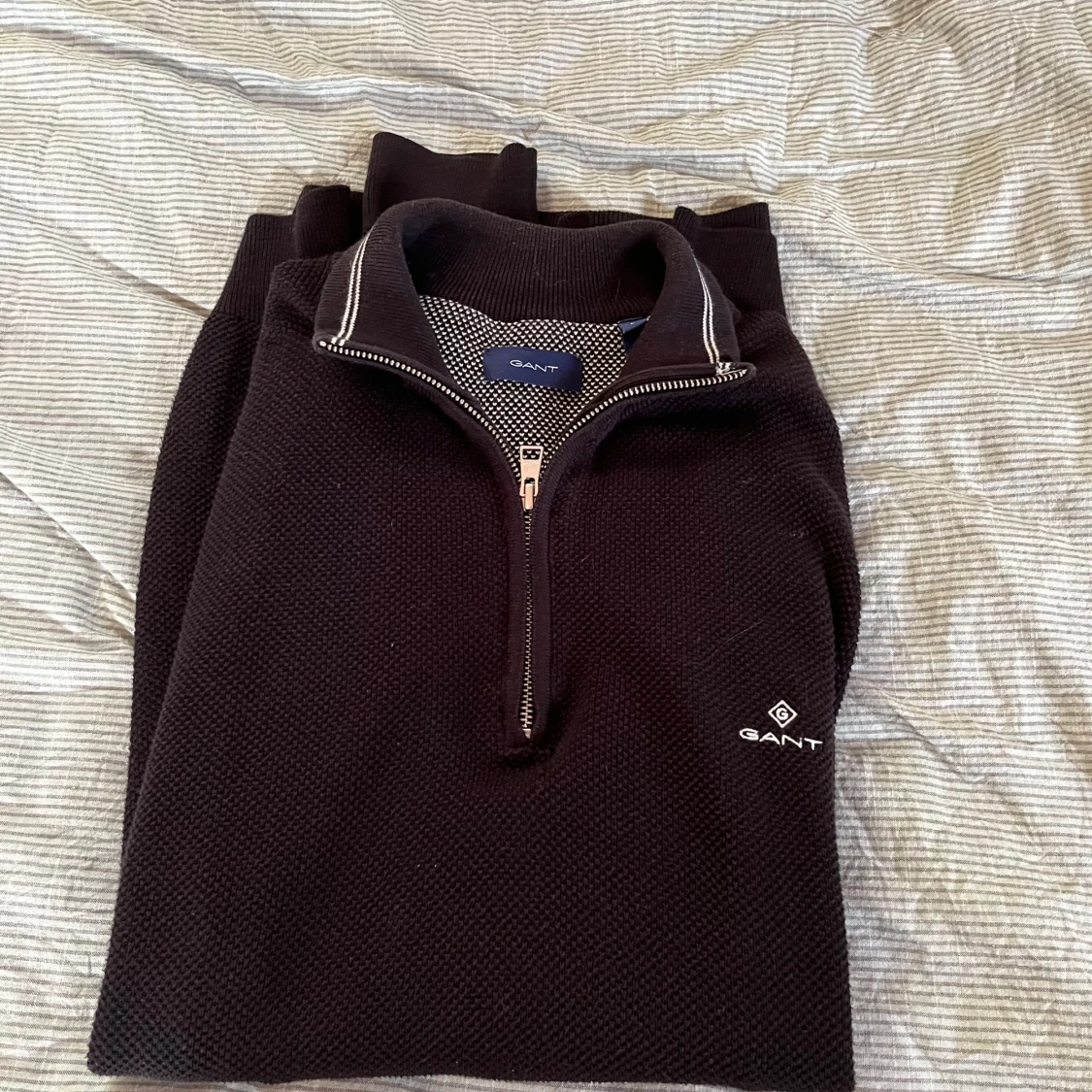 Svart stickad halvzip-tröja från GANT