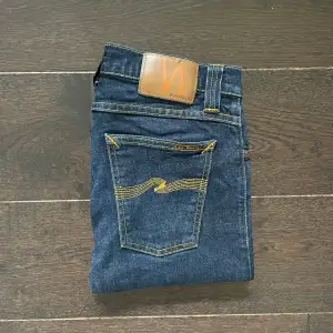 Hej säljer nu dessa väldigt snygga Nudie jeansen som är i modellen Tube Tom och storlek 29/32. Skick 10/10 då dom är nästintill oanvända. Kom dm för mer frågor och svar 😇🙌