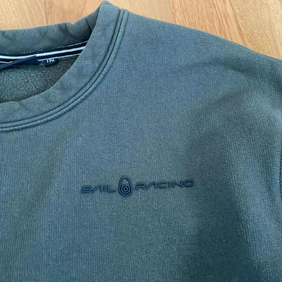 Grön sweatshirt från Sail Racing, stl 176 - 2