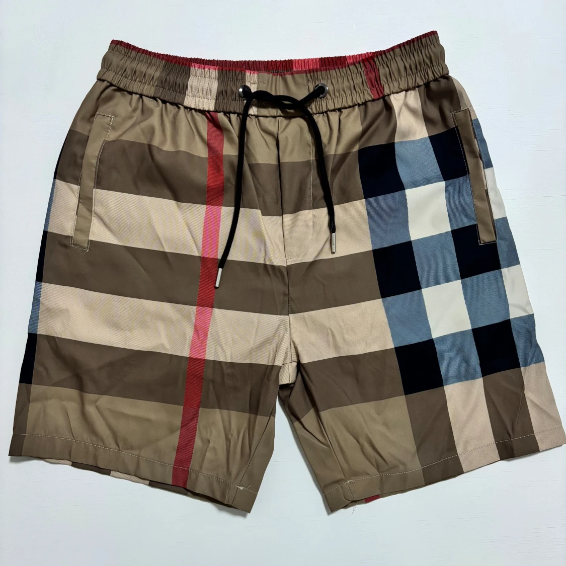 Rutig badshorts från Burberry