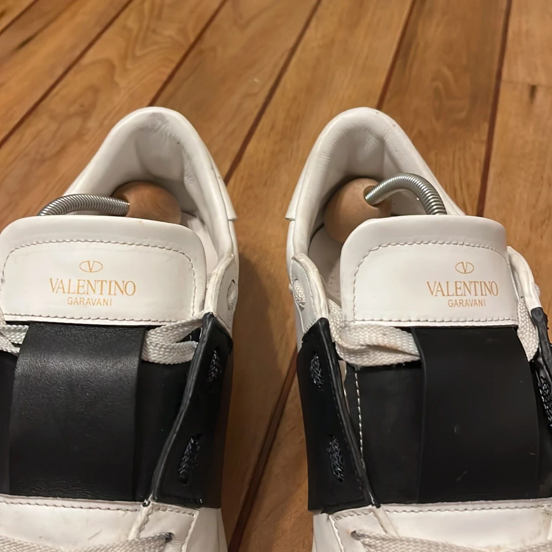 Vit och svart Valentino Garavani sneaker - 3