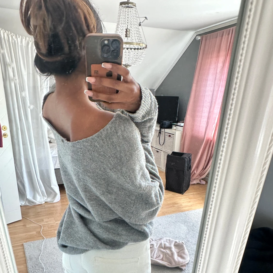 Grå stickad tröja  - 2